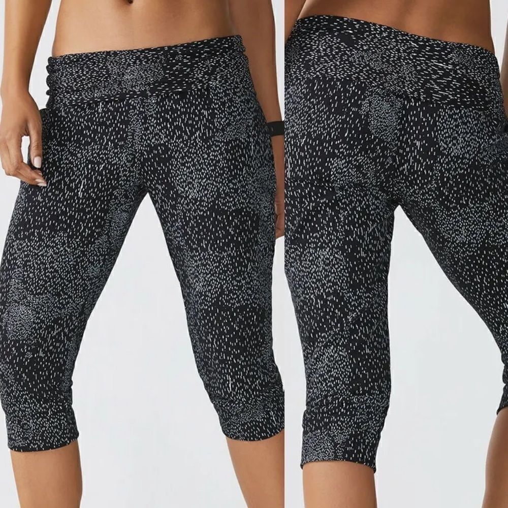 Fabletics high Hamilton Sweatpant Foldover Constellation Print Cropped Jogger-M